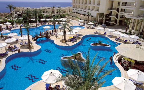 DoubleTree By Hilton Sharks Bay Resort 4*