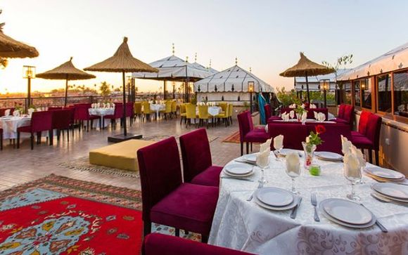 Cena (bevande escluse) in un ristorante tipico marocchino (trasferimenti inclusi) 