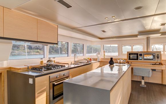 Catamarano Lagoon 620