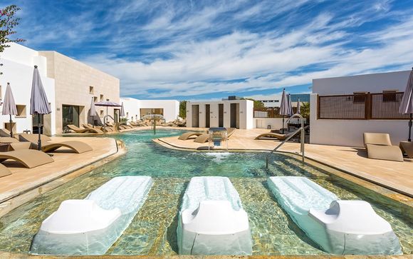 Complex Grand Palladium Palace Ibiza & White Island Ibiza Resort & Spa