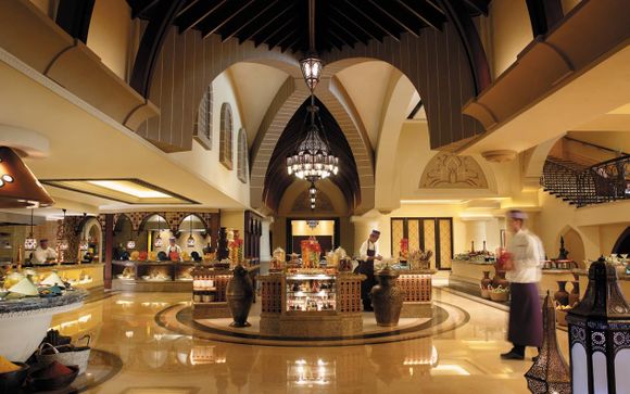 Shangri-La Hotel, Qaryat Al Beri 5*