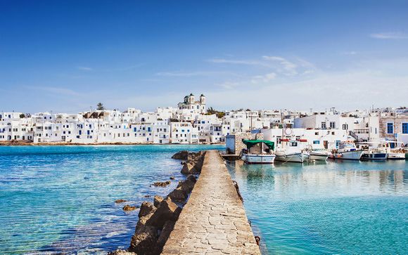 Stile mediterraneo moderno con vista sulle isole vicine