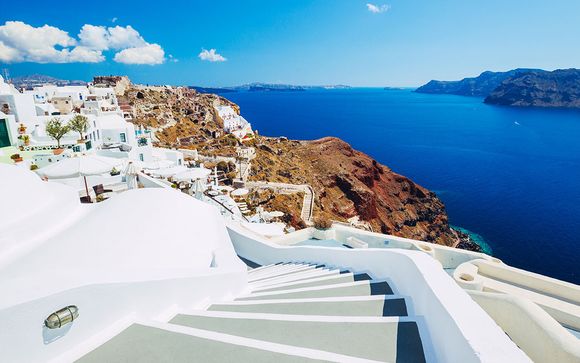 Il Santorini Main Square