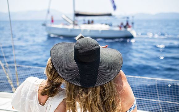 Festa e divertimento tra le onde dell'Egeo