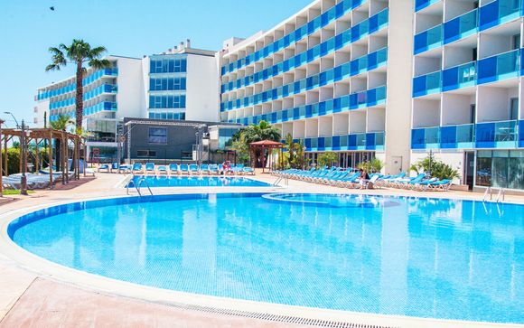 Resort 4* per famiglie affacciato sul mare con pensione completa