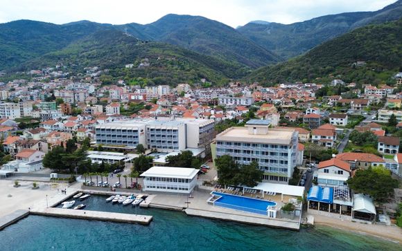 Carine Hotel Delfin 4*