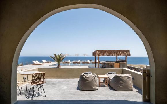Colombos Beachfront Santorini 4*