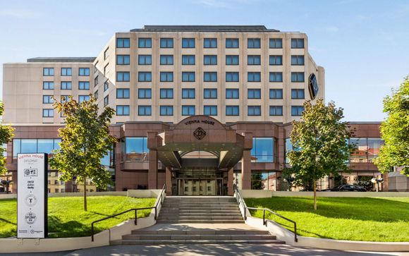Vienna House by Wyndham Diplomat Prague 4*