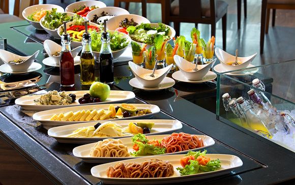  Hotel Manathai Khao Lak 4*