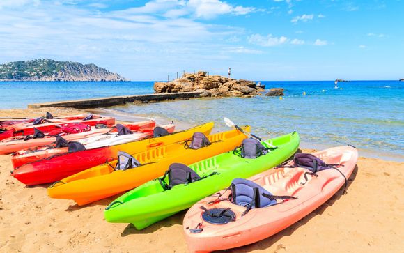 Guided kayak and snorkelling excursion (2.5 hours)