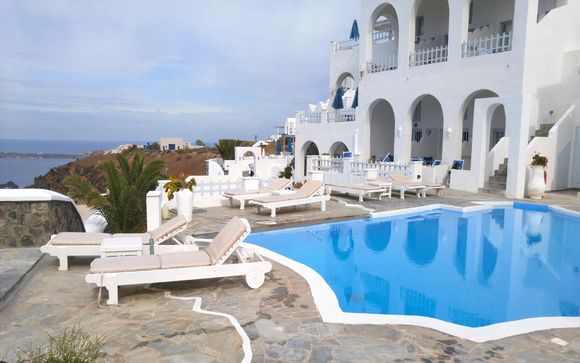 Mr and Mrs White Santorini 4*