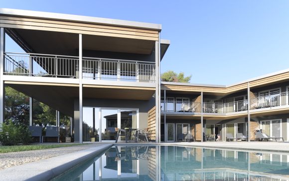 Blue Dolphin Hotel 4*