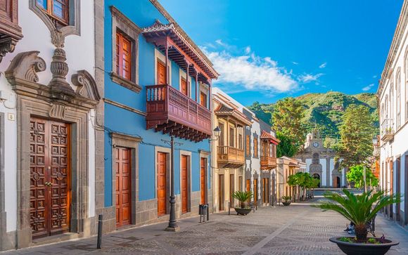 1940s Architecture in Charming Vegueta District