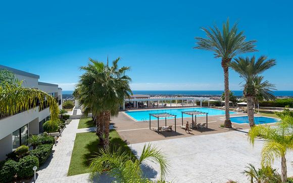 Royal Blue Hotel & Spa 4*