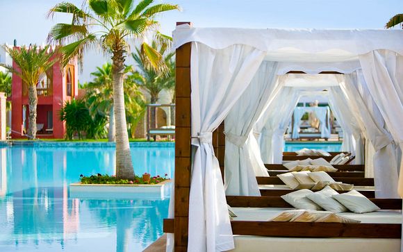 Beachfront Luxury with Exclusive Lounge Access