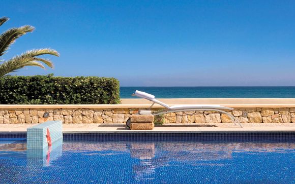 Sun-Soaked Escape with Charming Sea Views