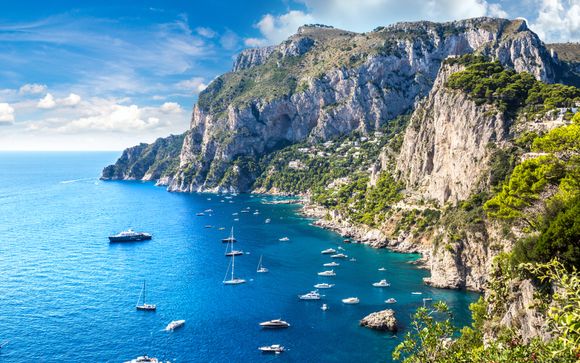 Hotel 5* con mezza pensione ed escursione in barca a Capri