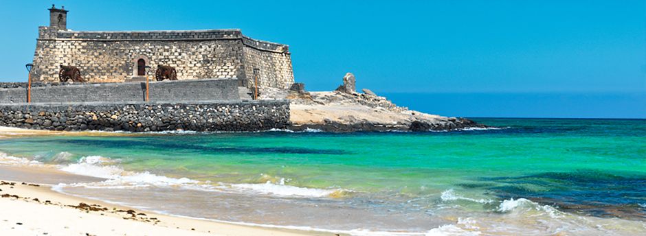 Iscriviti e prenota adesso le tue vacanze in famiglia ad Arrecife!